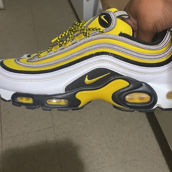 These are some men Nike air max. They are a size 10.5 - Picture 7 of 8